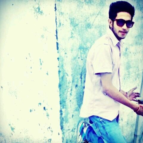 Abhi_Sid13's profile picture. dreamer, loyal friend. I like to live, eat, work and play :)