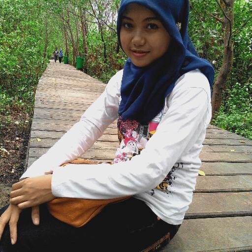 Mahasiswi Jurusan Manajemen SDM                    @State University Of Surabaya#7 Smester