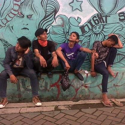 masih menunggumu sampai kau kembali :')