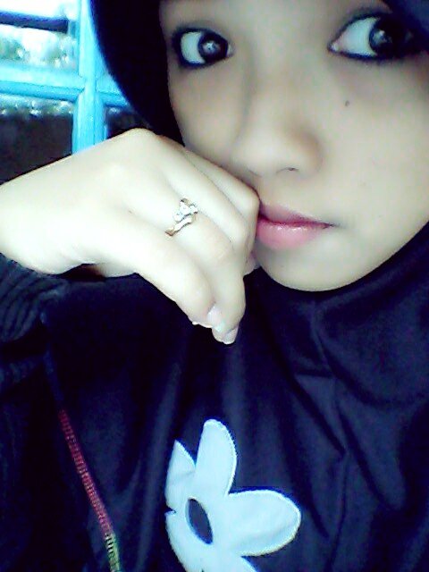 Andini my name, I'm beautiful, I am strong, many who care about me, no one can drop me, because I'm sure, God is always with me :)