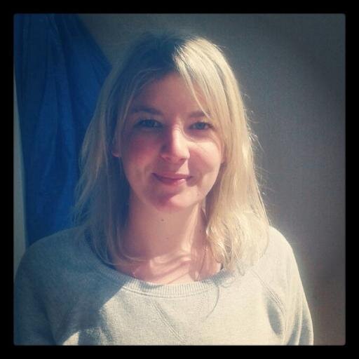 Fan2 : #Strategiedemarque #PetitsPoneys #Socialmedia #UX #Lyon & #Médias S'occupe de faire des blagues et de faciliter.