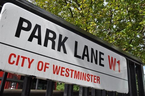 Based on Park Lane Mayfair, we sell and acquire property in the Prime areas of London.