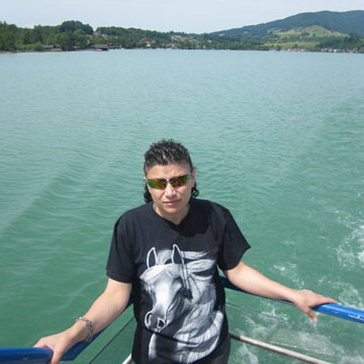 artinrit_rita's profile picture. no english armenian