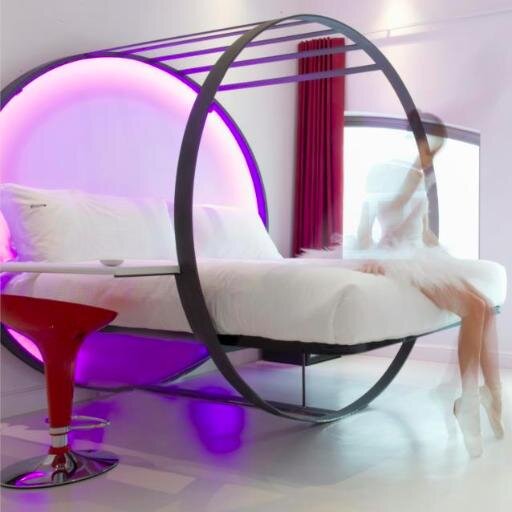 Modern concept rooms with iPad, jacuzzi or tropical raining shower, free wi-fi and minibar, led RGB to change the color of your room! Enjoy