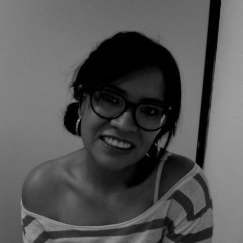 Periodista de profesión y Publicista de vocación. 
Mamá del Alonso y ahora de Agustín. 
Esposa del Gin.
Asesora de Marketing Digital
Rockera desde 1986.