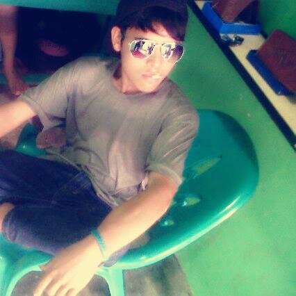 muhlisin_123's profile picture. being yourself is better ,than follow the lead of others who are not necessarily good for ourselves :)