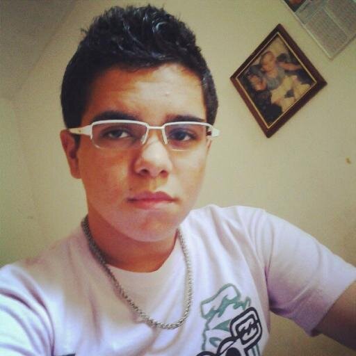 Estudante de Análise e Desenvolvimento de Sistemas.
Sócio da Gold Star Comunicação.
Mídias Sociais nas Empresas: Bota Pra Moer/ Forrozim/ Carreta Moça Flor