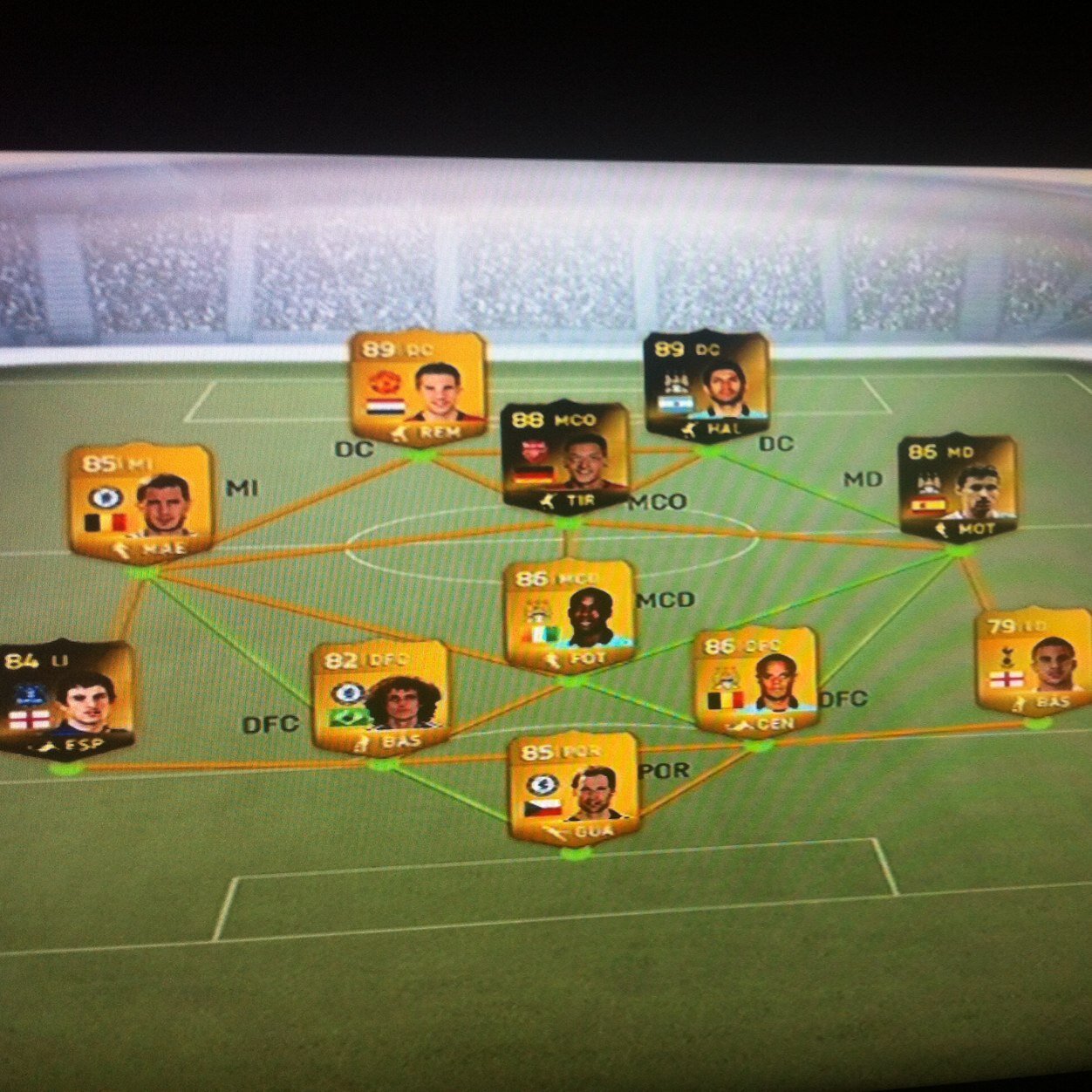 aquí puedes tener monedas gratis con este link de la empresa EASPORTS http://t.co/TWSQaez92l.  Y con este otro