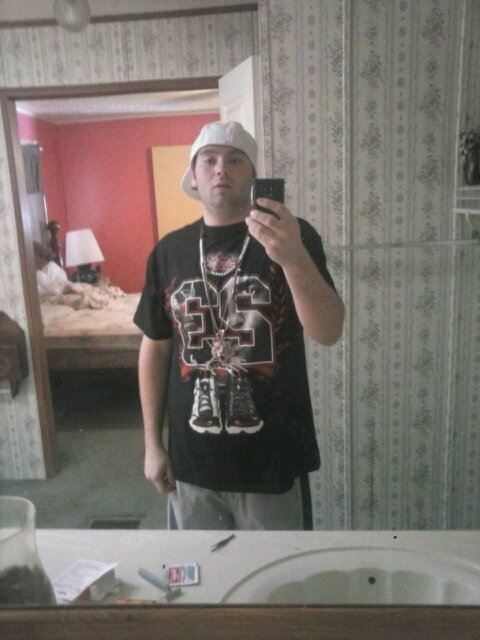 I'm a rapper from cleveland I may not be the best but Im gonna do what I love to do for the fans  and god and  supporting TRUmoG i'm part of a rap group S.B.m