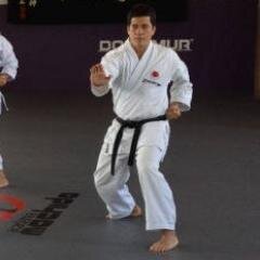 Soy enfermero, trabajo en la fuerza aerea argentina tengo tres hijas soy maestro de karate-do, escuela jiyukenryu me gusta estar en familia y compartir.