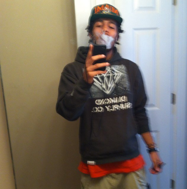 Yung_Khaos's profile picture. money,car,clothes,and weed is all I need