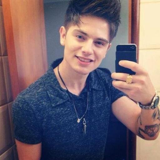 FCO dedicado a Christian Leão, modelo, vencedor do reality show Colírios Capricho e coisa mais linda do mundo  ♥
Te amo muito @CHRIS_LEAO
b. @_crisdebona