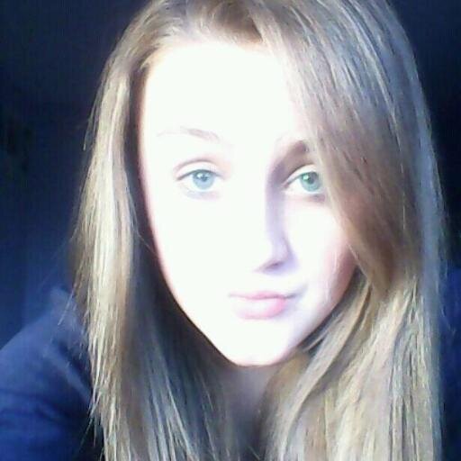 LanfearHannah's profile picture. roses are red violets are blue my heart hurts because i love you  xx