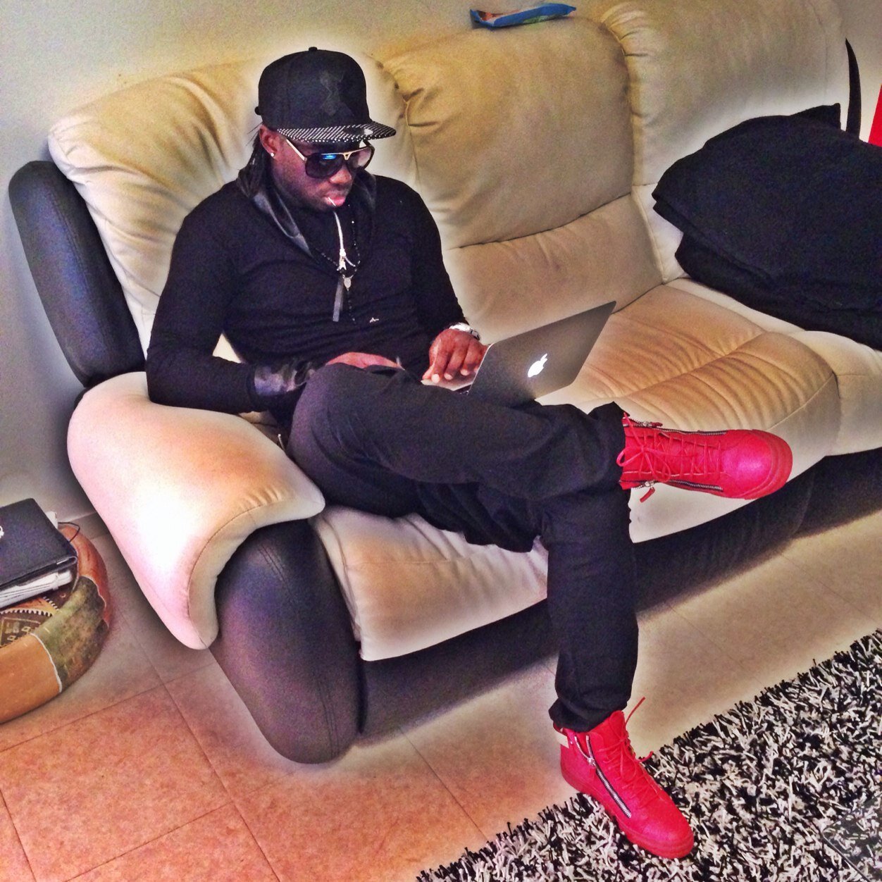 polystyle9's profile picture. 