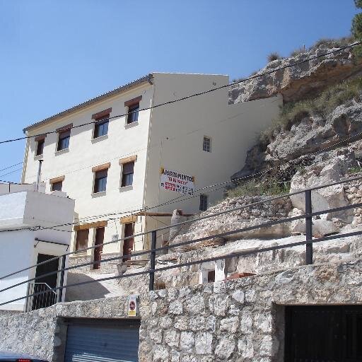 Alojamentos rurales El Mirador. Alcalá del Júcar. CONTACTO: 627 91 73 46 e-mail: apartamentoelmirador@gmail.com
