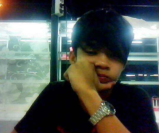: Bukan karena kamu cantik yang menyebabkan aku cinta , tapi karena aku cinta, kamu terlihat cantik ;)