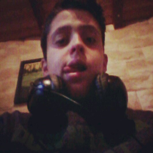 Vivo por el futbol y por una persona que me haces sonreir cada dia @Adriana2001 soy el capitan del alma y el amo de mi destino instagram:tipicodekuki
