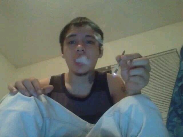 Ima Stoner . D.O.G tha Team ! follow me on insta. @jeremytoothroweed #TurnTfUp