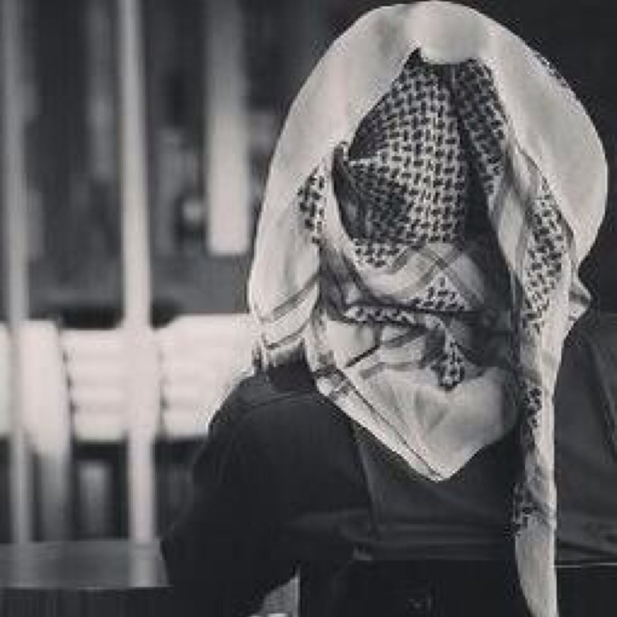 ‏مـن ( يـذم النآس ) ويحب الكلام  ‏قل عقـل / وقل علـم / وقل ديـن ‏ ‏. ‏ ‏والله إن آسـمى معـآني الاحترآم  ‏إحـتـرآم الـذآت / .. قبل الاخرين
