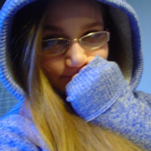 Writes books, Loves DoctorWho, loves 1D, Loves books