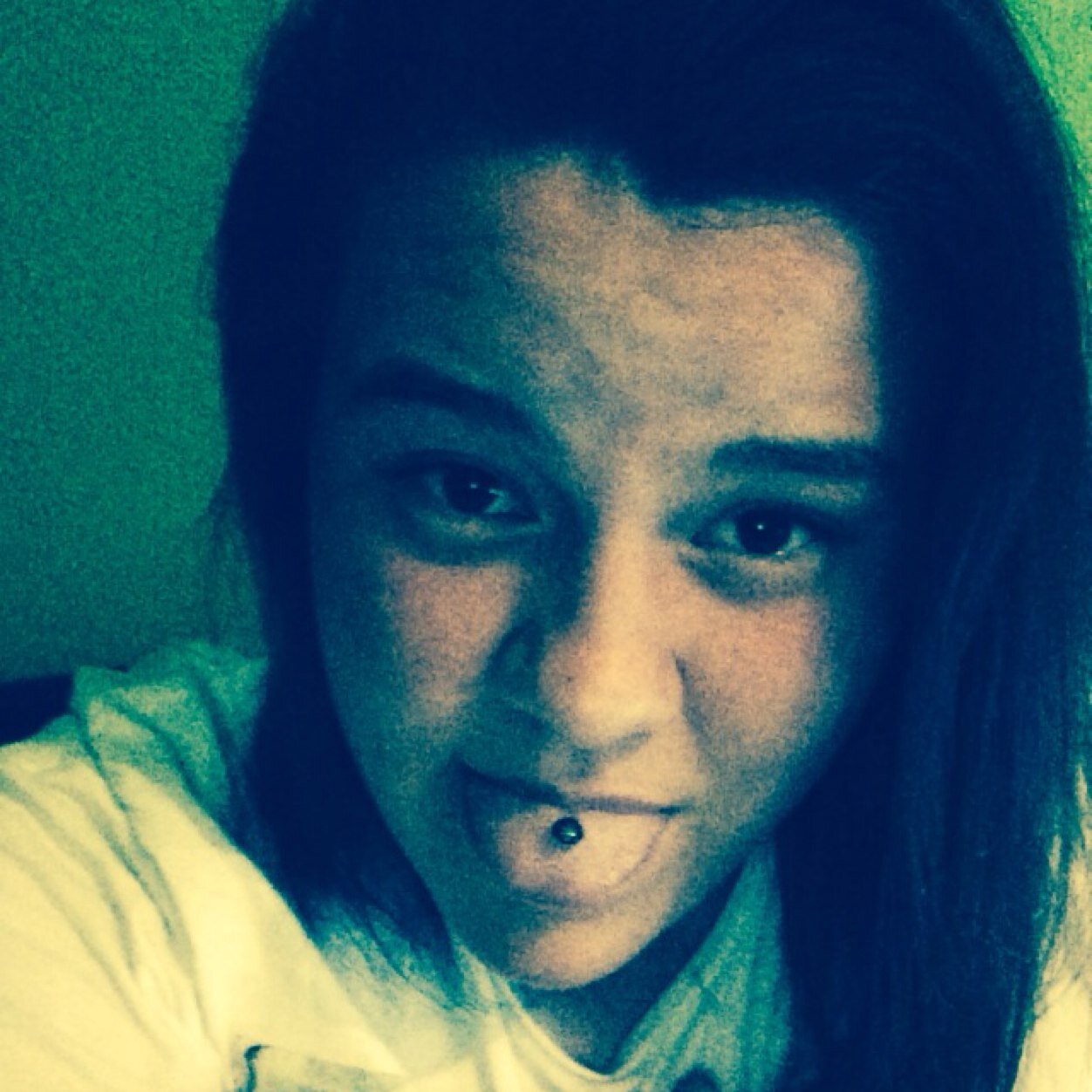 Ne rêve pas ta vie mais vie tes rêves. 

Do not dream your life, but living your dreams.