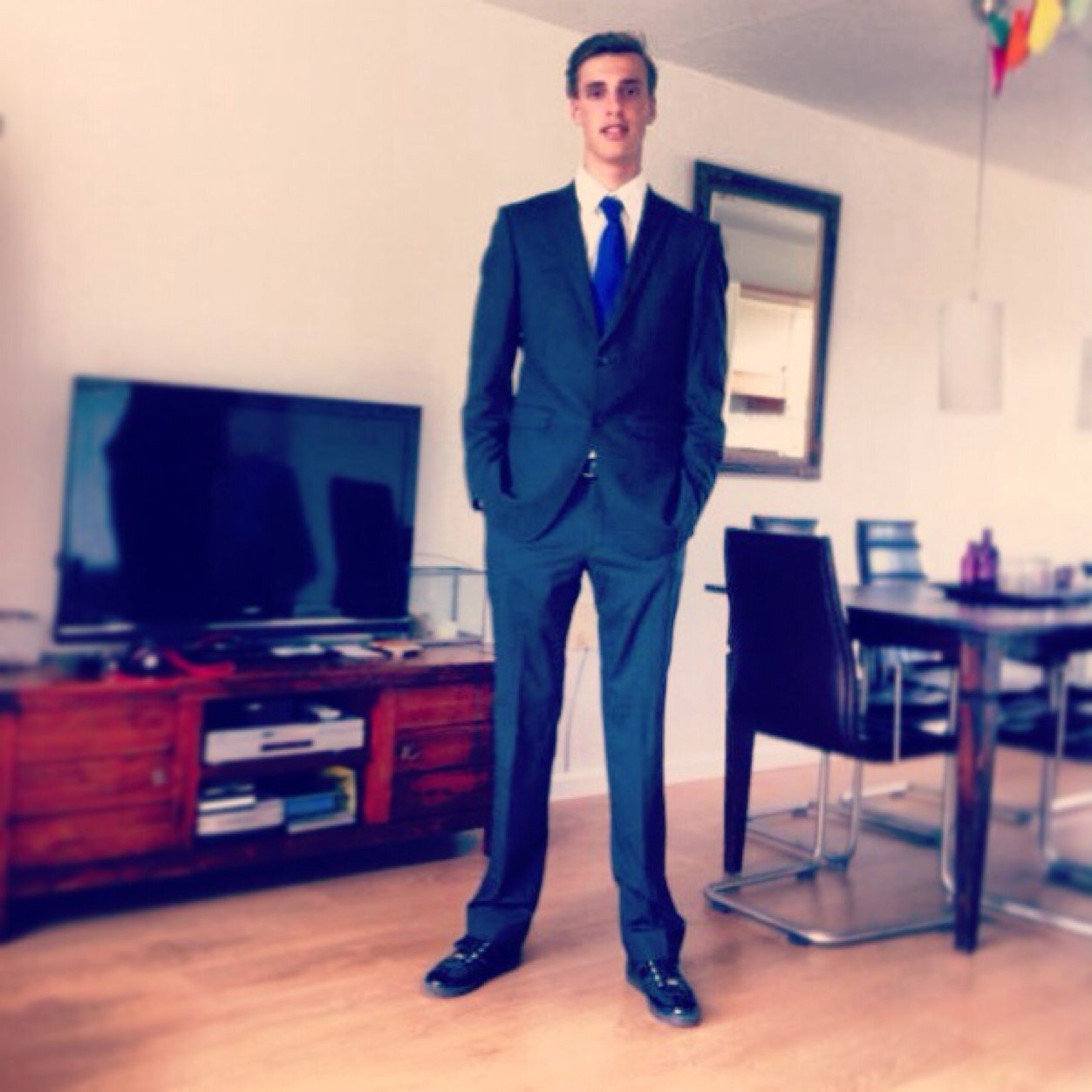 marc_faka's profile picture. Voor mij is leven 1 groot feest, maar afentoe moet je iets nuttigs doen.