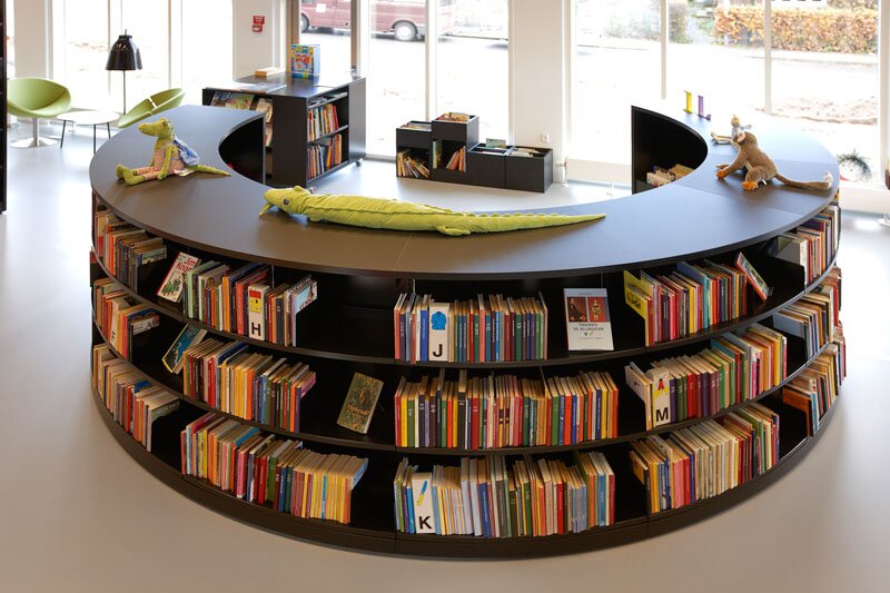 .
We design, manufacture and fit fashionable school libraries. Contact us for a free survey.