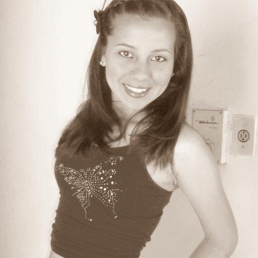 Soy así, ya reí cuando no podía, ya hice amigos eternos, ya grite de felicidad, así que abraza a la vida xq el mundo pertenece a quien se atreve.. ♥