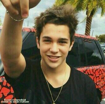 los mejores artistas del mundo son austin mahone,btr,christina aguilera,katy perry,milla jovich,boris kodjoe y adam levine