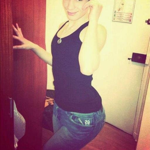 et ta Mum je la follow back aussi ? AK47 dans ta grosse chatte, toi qui aime te faire prendre.
