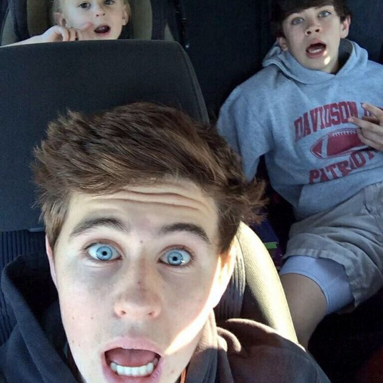 Hey Guys if you love @nashgrier and @hayesgrier follow @GrierBrother !! Goal : 10k ! I am just a FAN ! Go follow this account : @CameronIsDallas