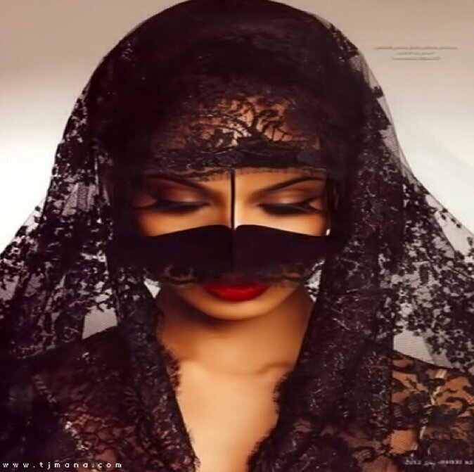 ‏‏‏‏الحياةُ مزيجٌ من ضوضاء وصخَب..وسكينةٌ وحب وشغب..
هُنـا أُلقي برسائلي في عرض البحر.. منه إليه #مسرحية_الظلام