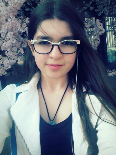 Hi! I am Theo, and I am 14 years old. I love the make up an the clothes! And I love Bethany Mota too!
