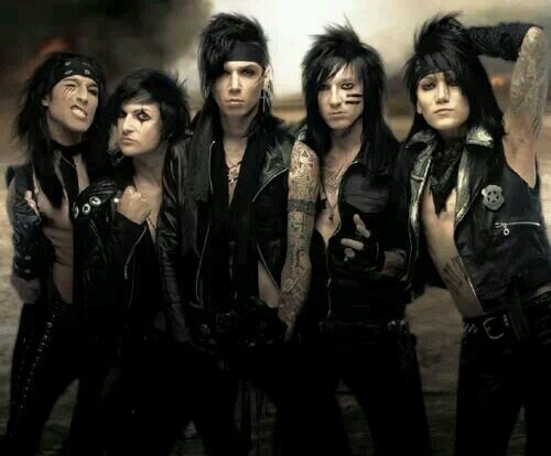 Obsessed with bands.. BVB, pierce the veil, sleeping with sirens, bring me the horizon, motionless in white, suicide silence •Mitch lucker always in our hearts•