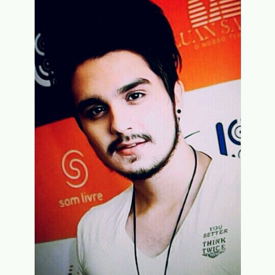 Segundo perfil Oficial do cantor Luan Santana.
