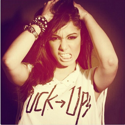 fazendo o possível e o impossível para deixar a pessoa que eu mais amo (@Anitta_OFICIAL) feliz      criado as 18:00 do dia 26 de março de 2014.