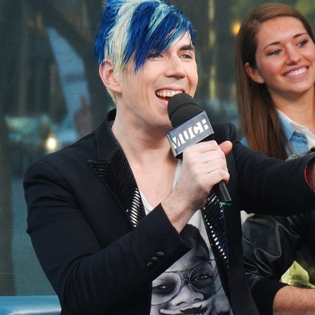 I'm Josh and I play the singing. (Engaged to my beautiful fiancé @SykesOliverRP) {RP}