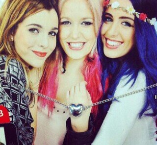 Una sweetie mas. 14 primaveras. 8feb las pude concer y el 3may las vere en concierto. Alba, Sonia y Rox por y para ellas ♡