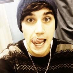 im not good at bios but i love youtubers and music