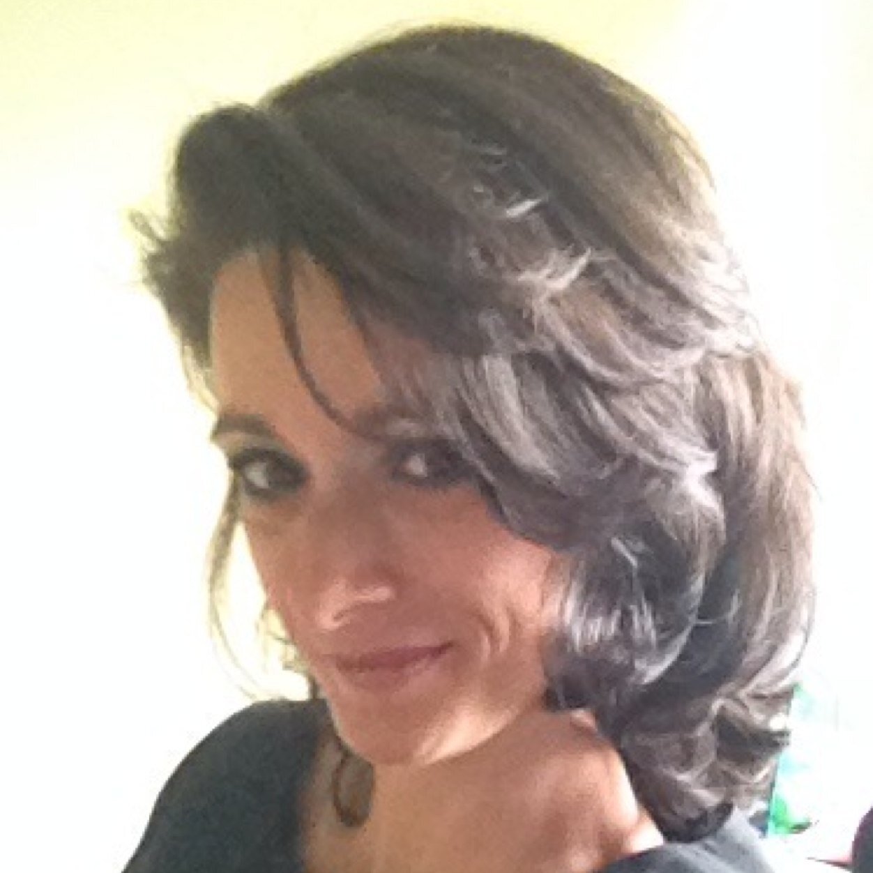 Health coach. Food blogger. Yogini. I love Opera and tattoos