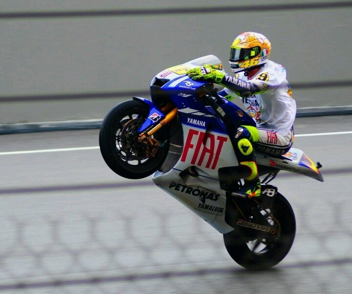 robertpop9's profile picture. 