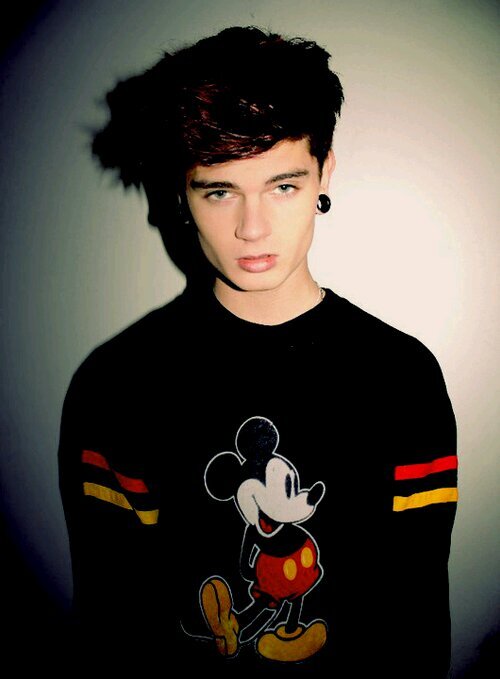 crypt_keeperr's profile picture. 19 | Charles lette