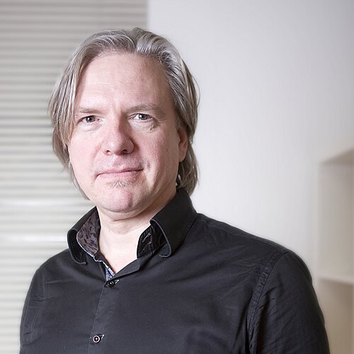 User experience designer and educator. Managing Partner at Bizz UX.