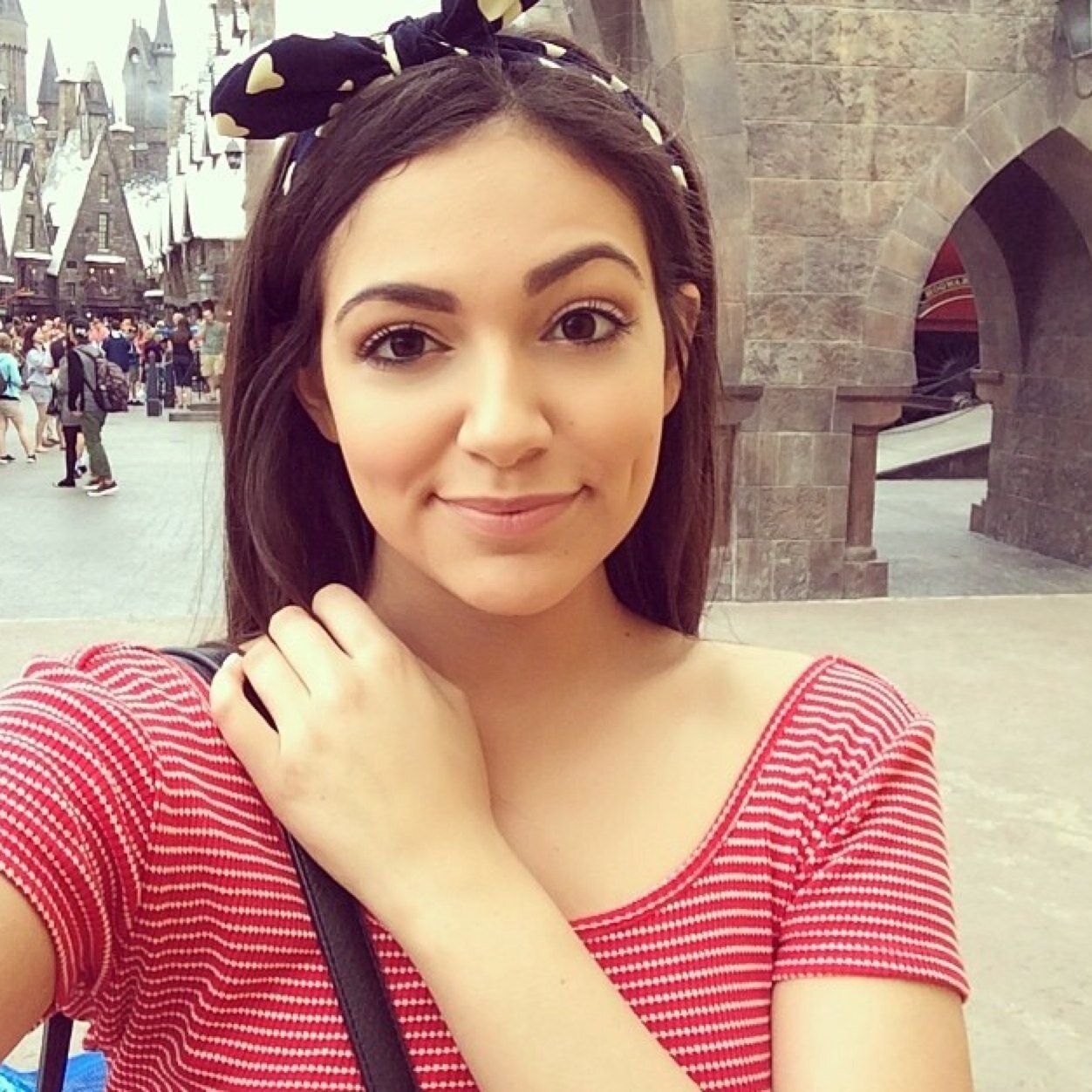 ~Bethany mota ~ ~I follow back~ ~ my instagram is duckfacewithbeth ~