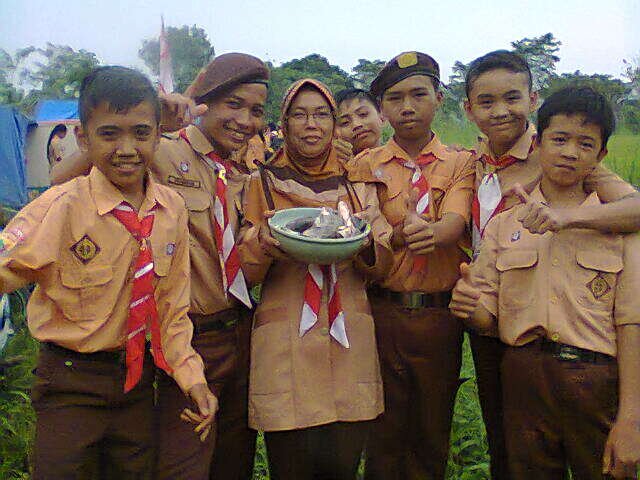 IlhamsyahRahmat's profile picture. please..follow me! 
  .. l'll follow u back
 

tangks ;)