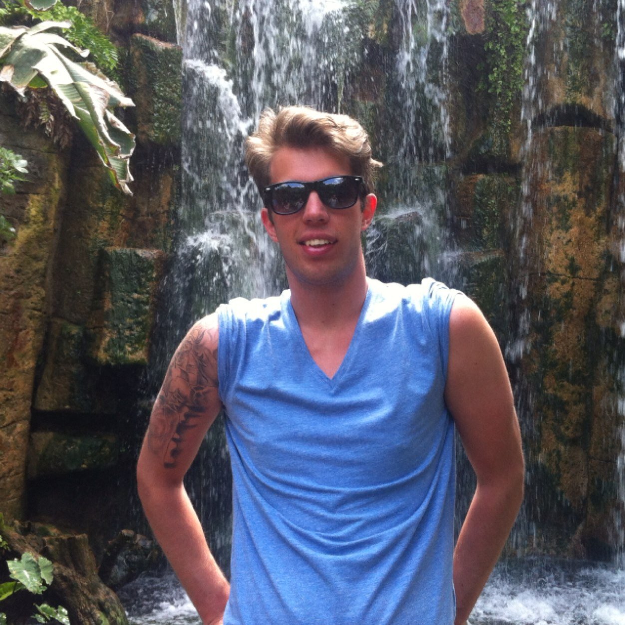 Streaming on http://t.co/93ZrPXmbbR take a look. here we will upload stuff and info :)