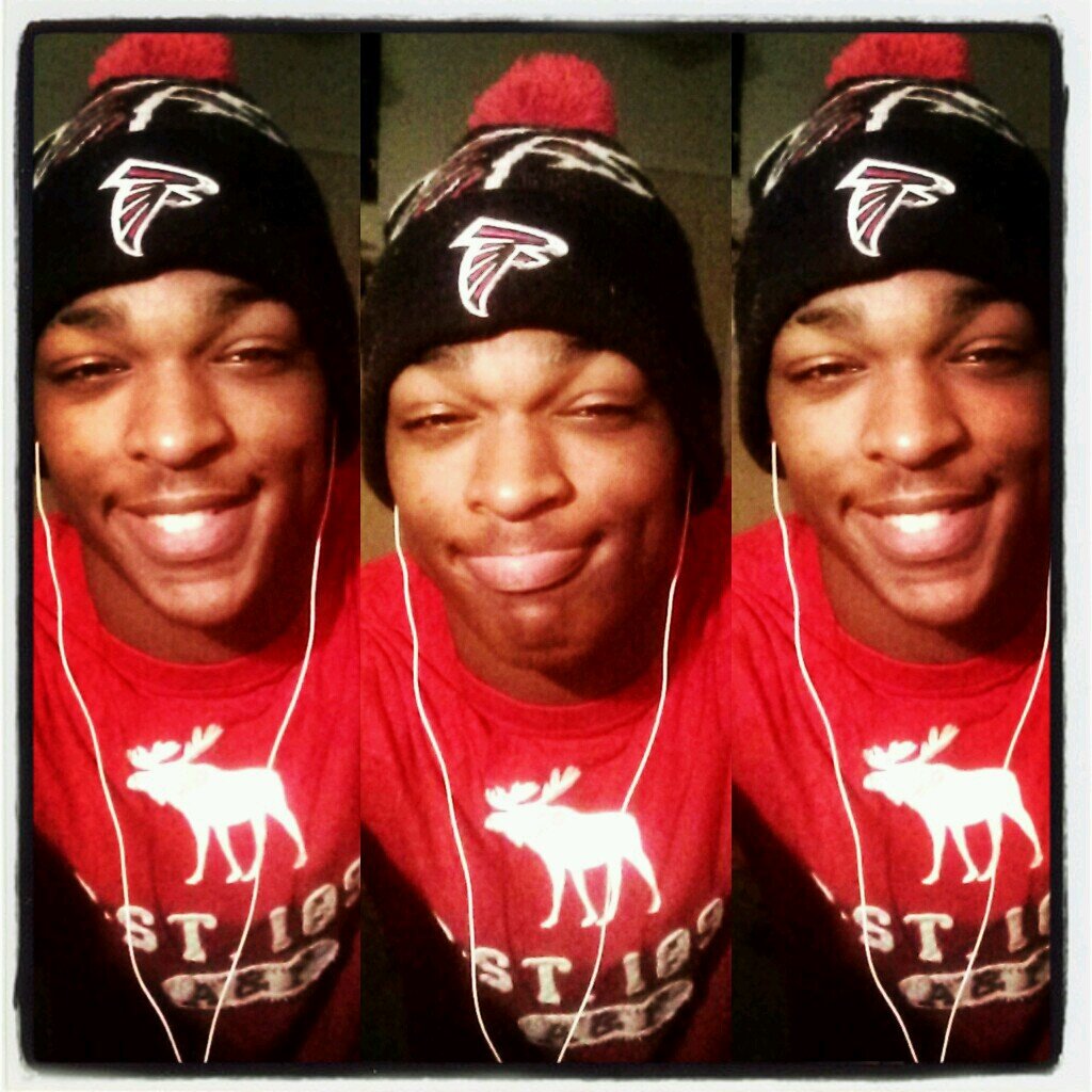 I LOVE COOKIES AND I WRESTLE PLAY FOOTBALL AND BASKET BALL AND I'M SINGLE