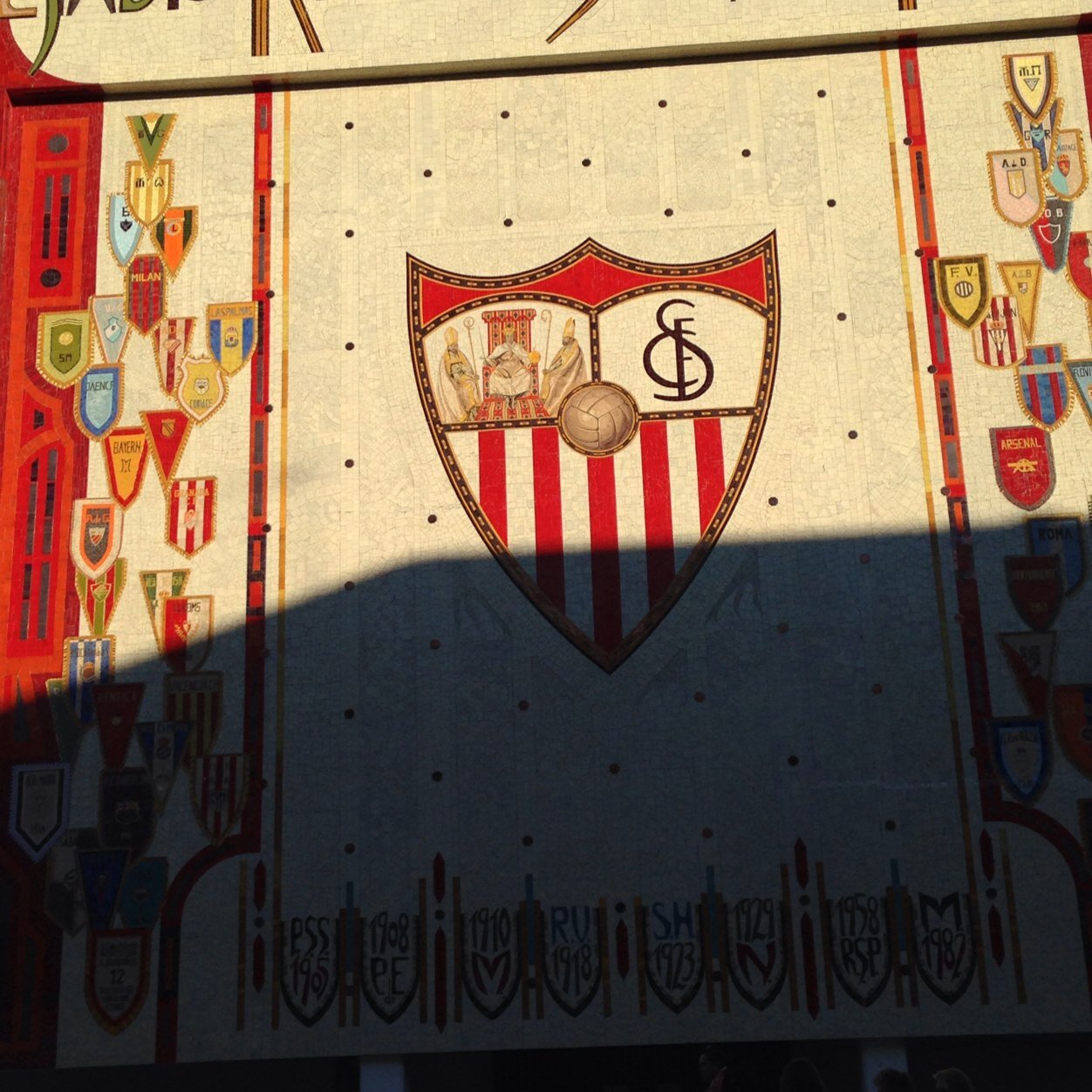 Fanático del fútbol me encanta todo lo relacionado con la Semana Santa componente de @bandalasnieves alegre cariñoso y nada mas