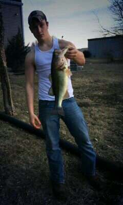 lovetofish32's profile picture. 