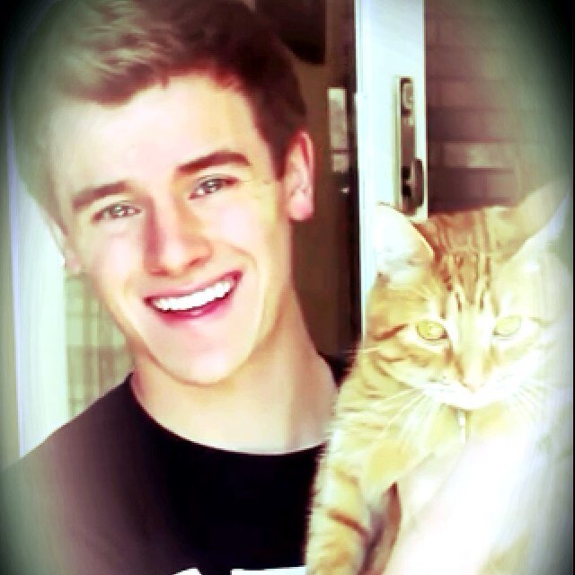 YoutubeFrandom's profile picture. Hi my name is Kate i love food and o2l.